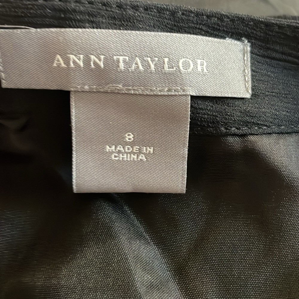 EUC Ann Taylor 100% Silk Skirt. Size 8 - Picture 4 of 5